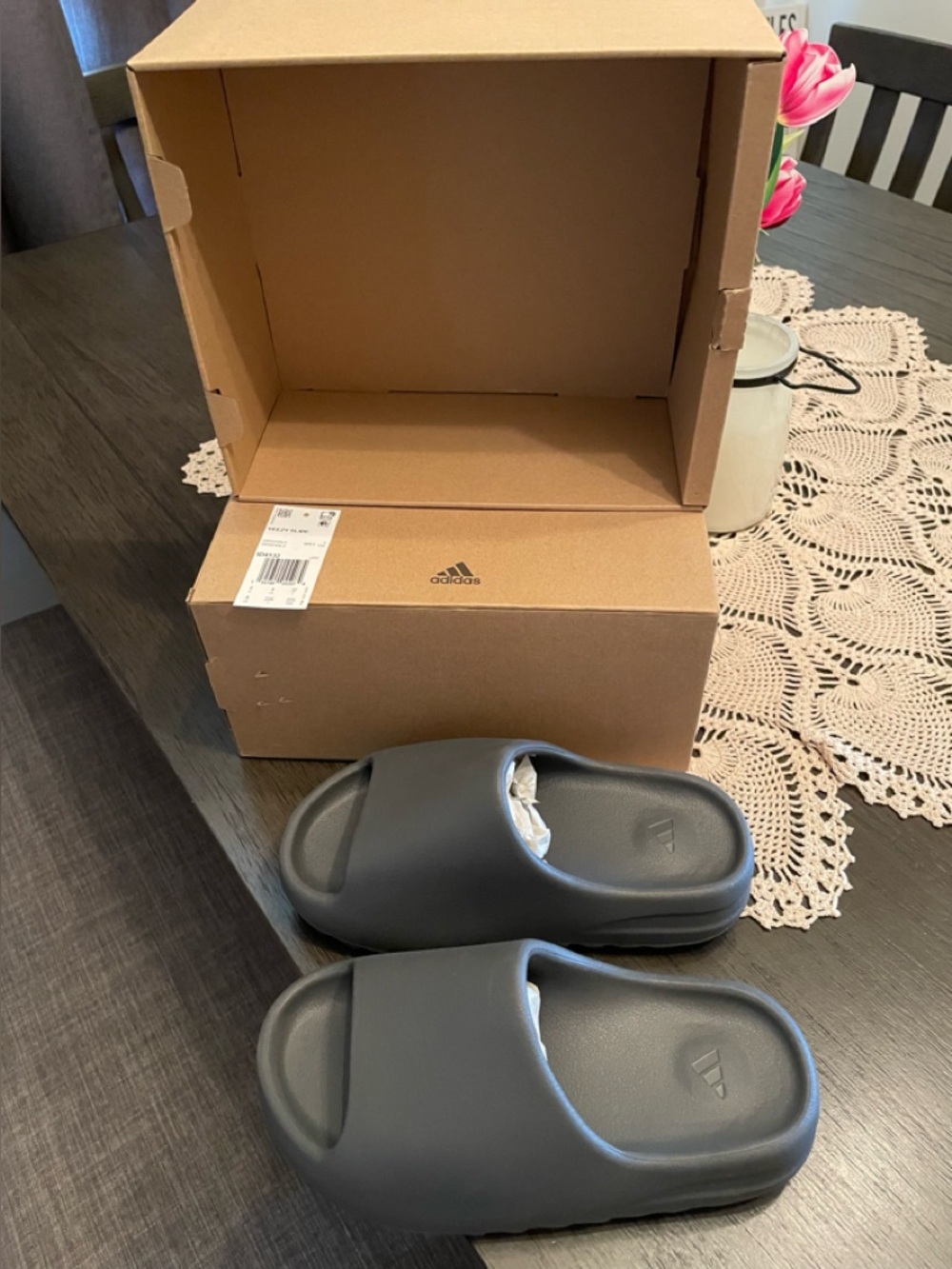 Adidas Mens Yeezy Slides, in the Slate Grey colorway NWT
